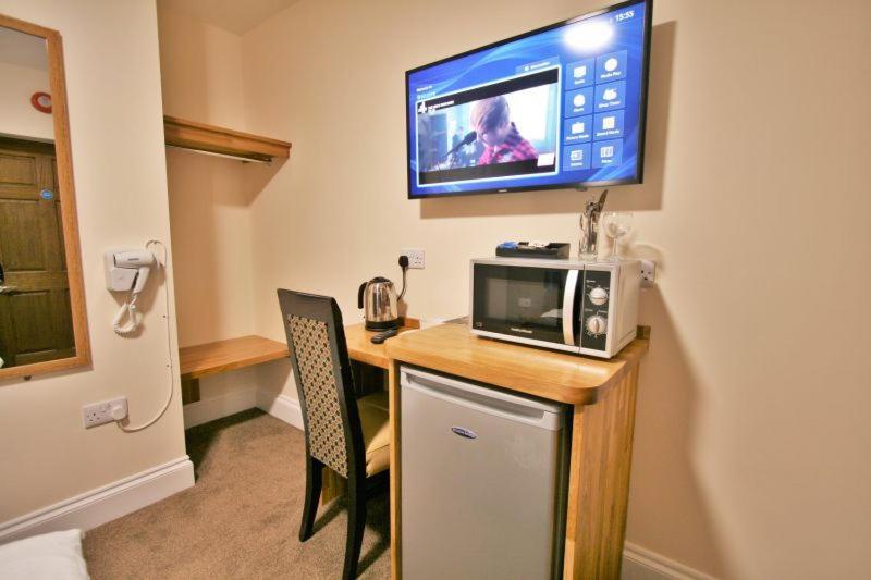 Central Studios Gloucester Place By Roomsbooked チェルトナム エクステリア 写真